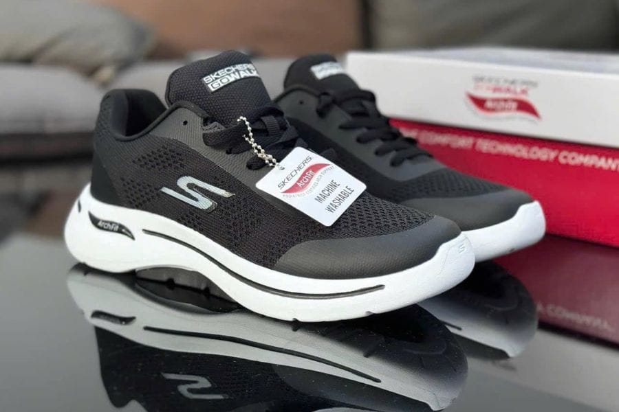 Không gian trưng bày giày nữ Việt Nam xuất khẩu tại shop Mona TPHCM