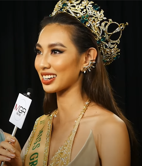 Nguyễn Thủy Tiên (Tiên Cookie) tạo dáng chụp ảnh