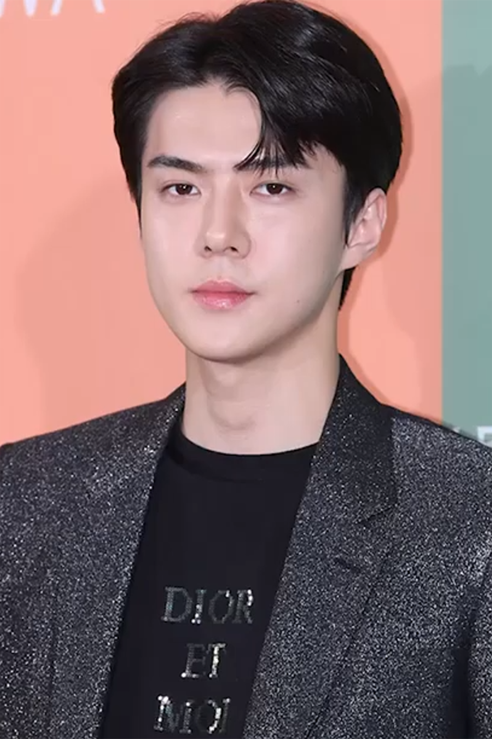 Oh Sehun tham dự sự kiện thời trang, thể hiện phong cách cá nhân
