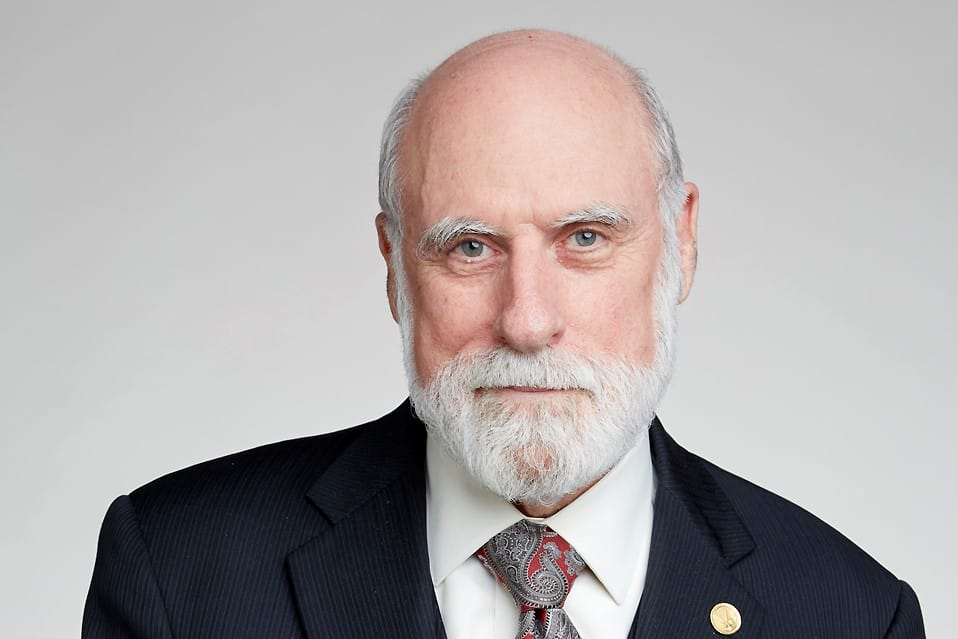 Vinton Cerf phát biểu tại một sự kiện