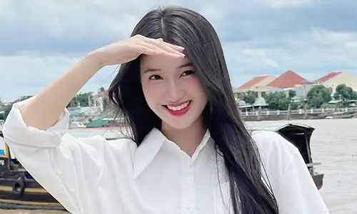 Á hậu Nguyễn Phương Nhi rạng rỡ với vương miện và dải băng danh giá