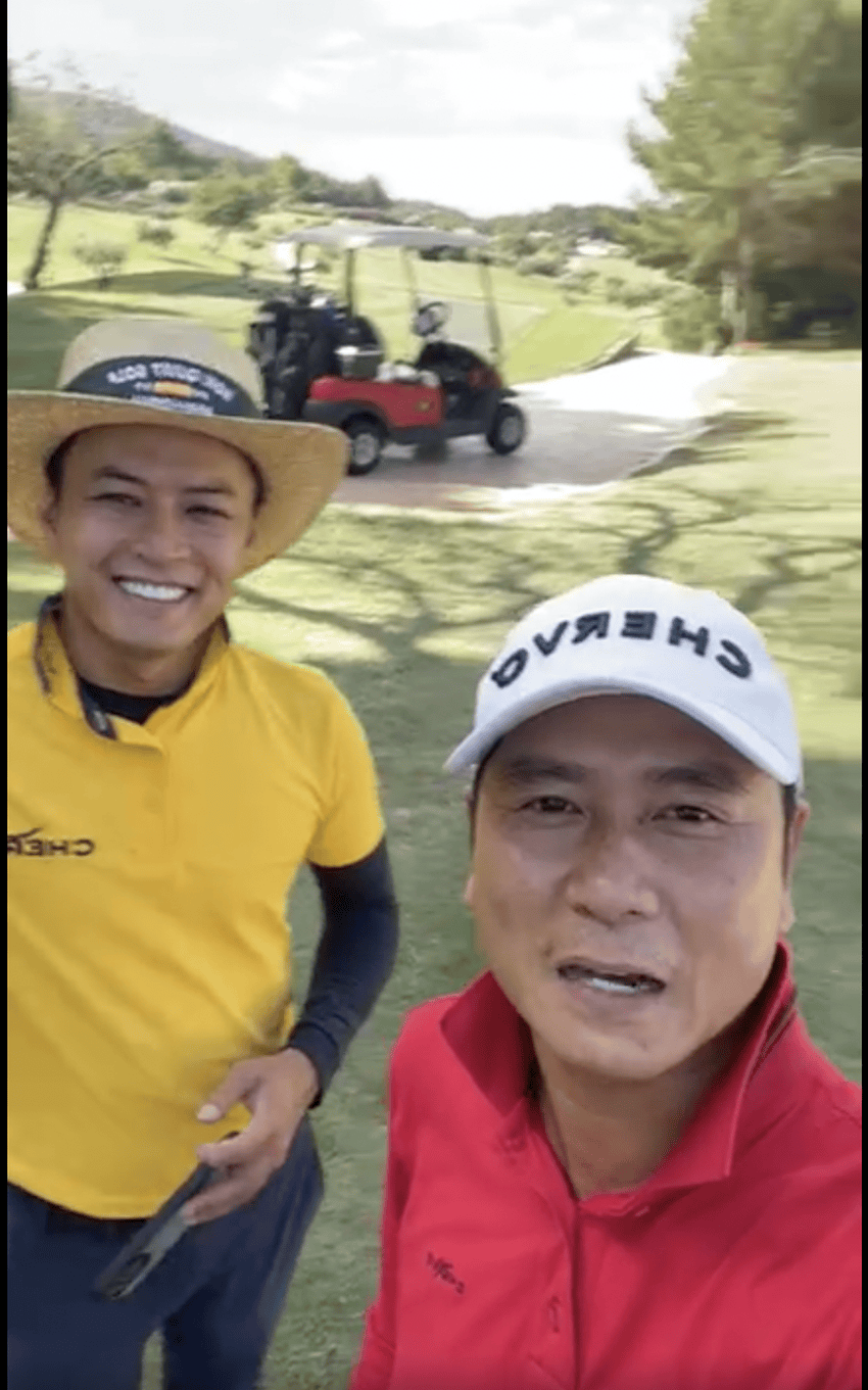 Tin nhắn 'nhớ điên người' của Hồng Đăng gửi vợ sau sự cố mất điện thoại ở Tây Ban Nha