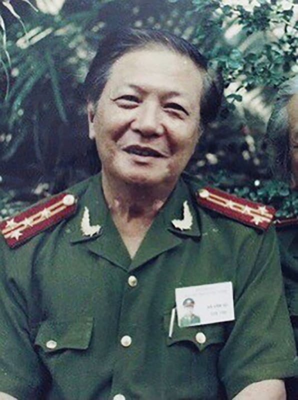 Chân dung NSƯT Hà Văn Trọng với nụ cười hiền hậu