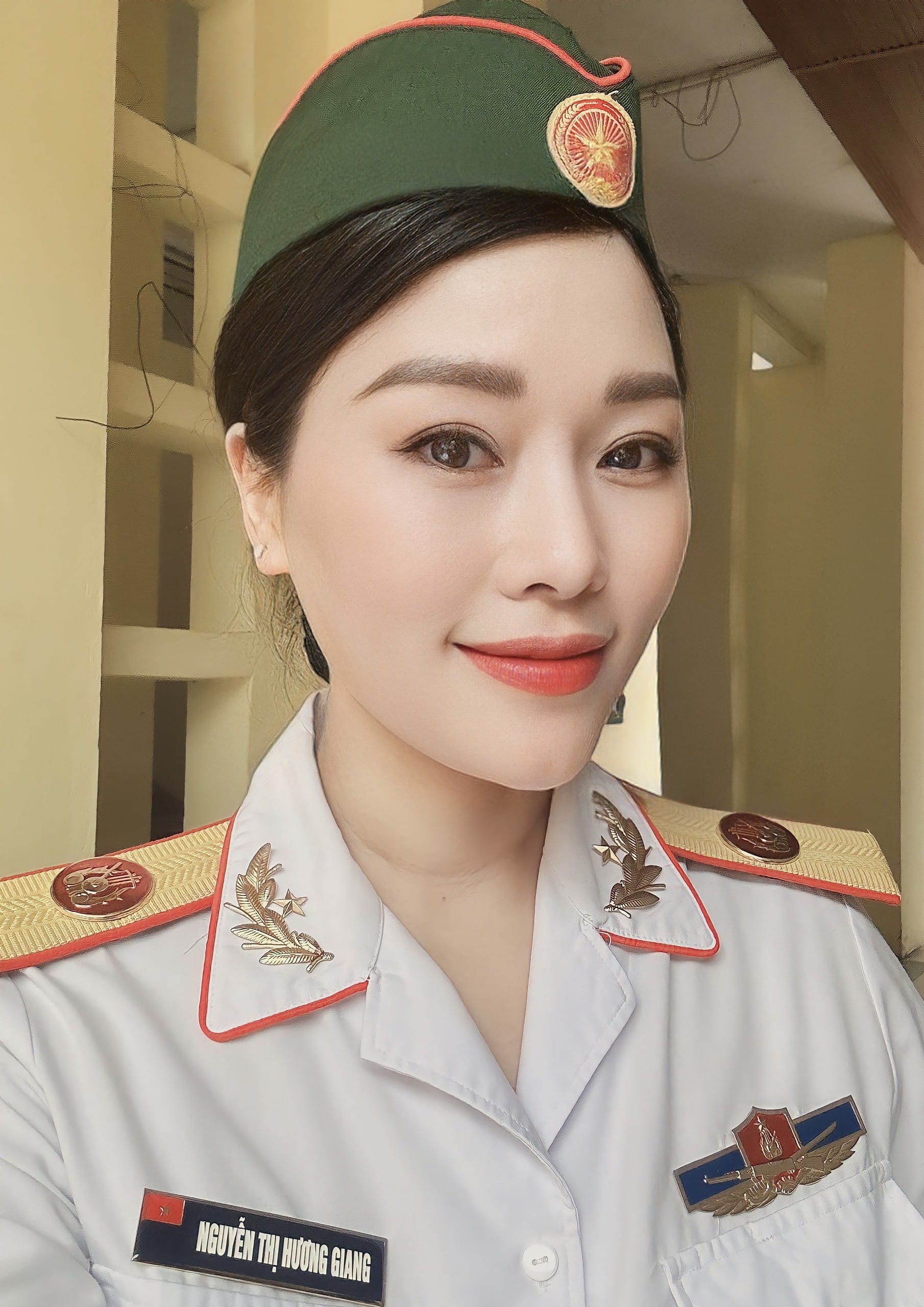 Chân dung NSƯT Hương Giang với nụ cười rạng rỡ