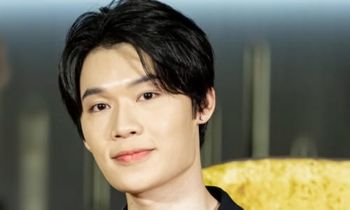 Quang Trung với biểu cảm hài hước trong một vai diễn giả gái
