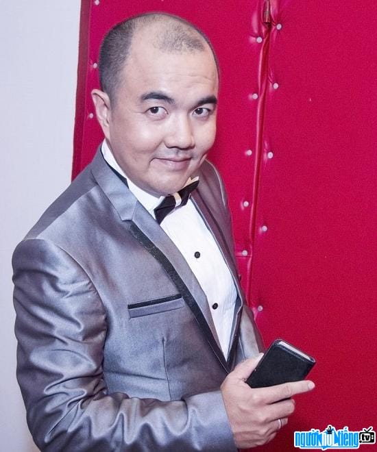 Quốc Thuận trong khoảnh khắc đời thường, thể hiện sự gần gũi của người nghệ sĩ