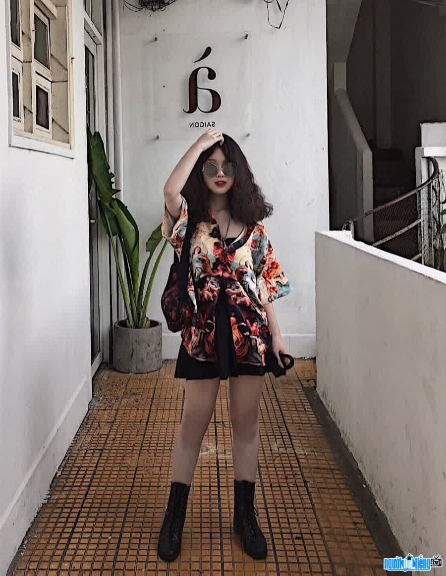 Chân dung hot girl Lê Uyên Nhi xinh đẹp và tài năng