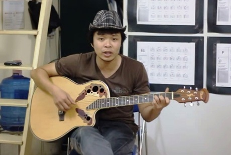 Chân dung Việt Johan, 'thánh nhạc chế' đình đám trên các nền tảng mạng xã hội.