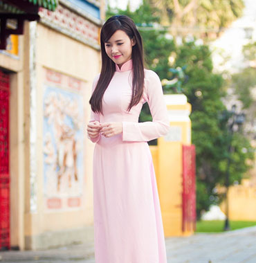 Bộ sưu tập áo dài đa dạng kiểu dáng, từ truyền thống đến cách tân, sẵn sàng cho thuê tại TPHCM