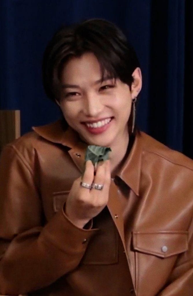 Felix Lee biểu diễn cùng nhóm Stray Kids trên sân khấu đầy năng lượng