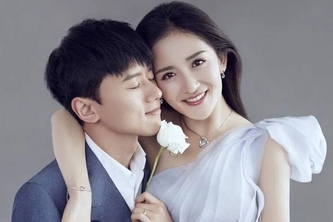 MC Tạ Na xinh đẹp với nụ cười rạng rỡ, biểu tượng của sự năng động trong showbiz