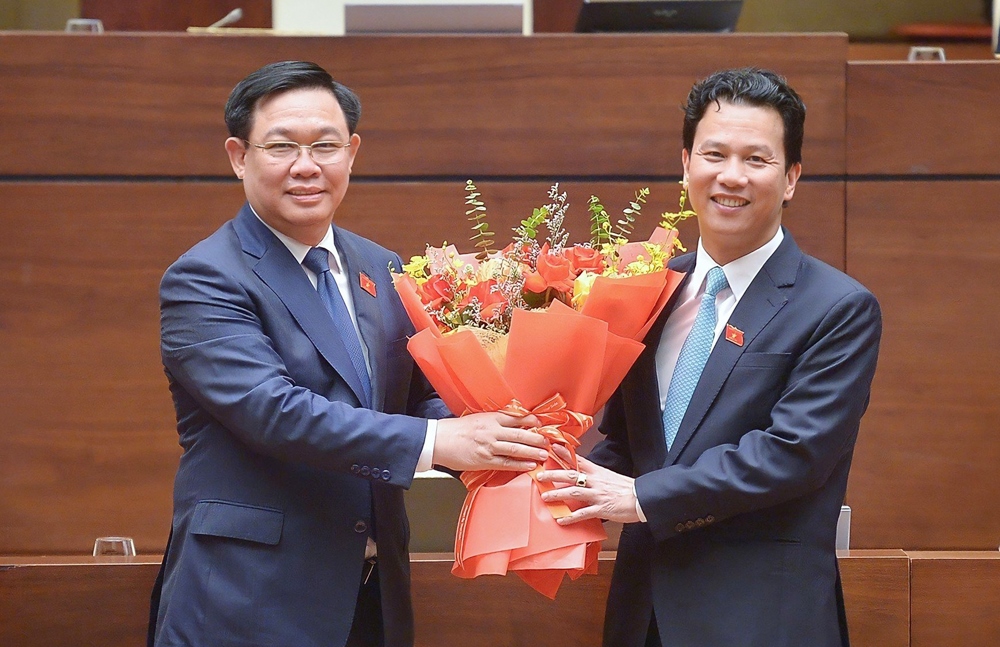 Bộ trưởng Đặng Quốc Khánh trong buổi làm việc, trao đổi về các vấn đề môi trường
