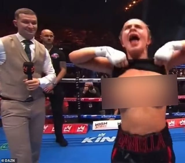 Daniella Hemsley ăn mừng chiến thắng trên sàn đấu boxing