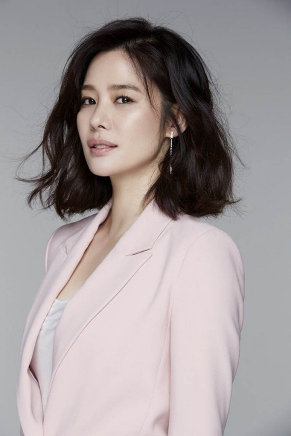Kim Hyun-joo với phong cách cổ điển quyến rũ