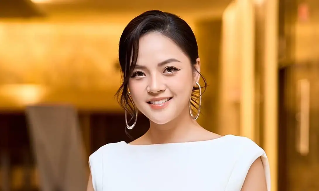 Diễn viên Thu Quỳnh trong một shoot hình đẹp