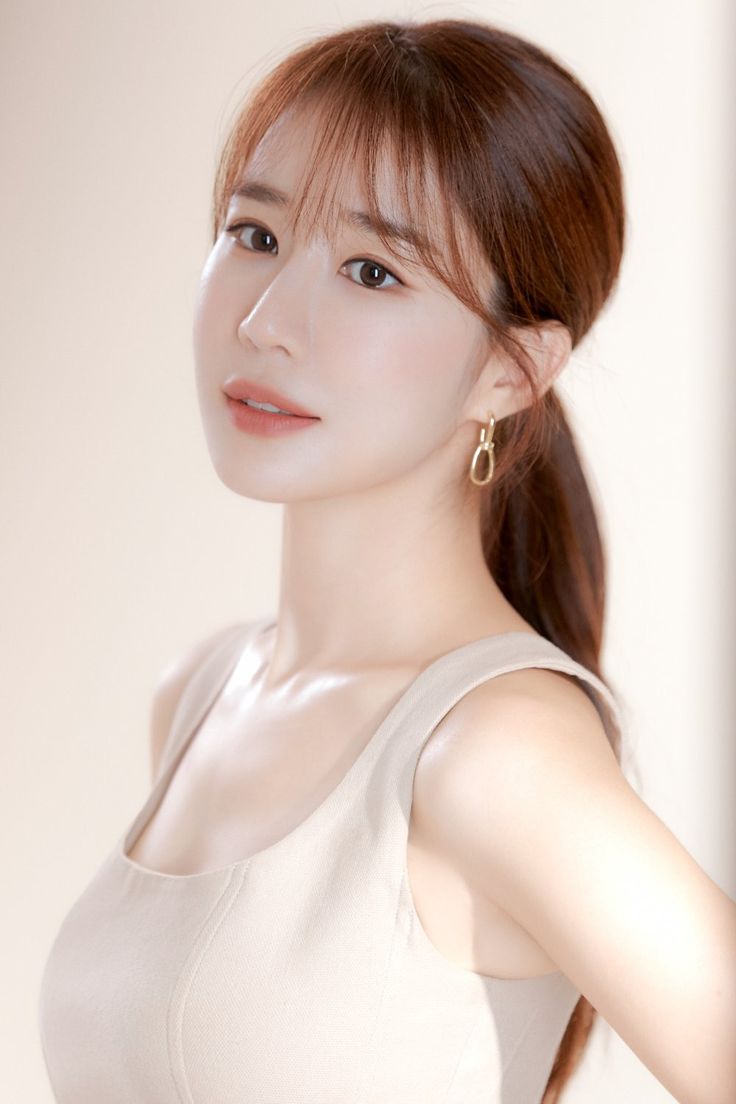 Yoo In Na trong vai Sunny từ bộ phim Goblin đầy ấn tượng