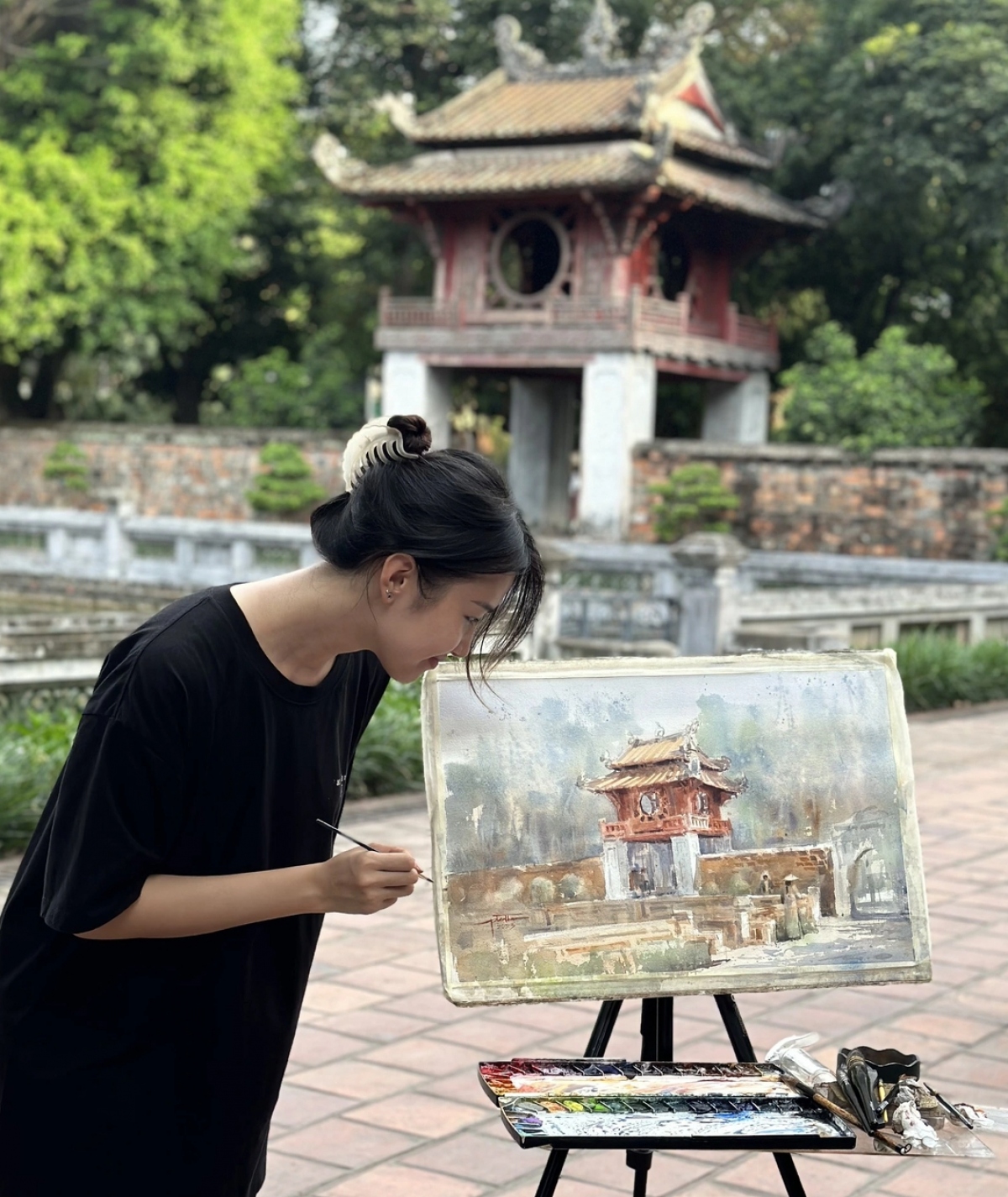 Nụ cười rạng rỡ của Phan Anh Thư khi thực hiện sứ mệnh thiện nguyện