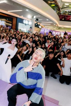 Chân dung Wean Lê, nghệ sĩ đa tài của làng giải trí Việt Nam với phong cách Gen Z độc đáo.