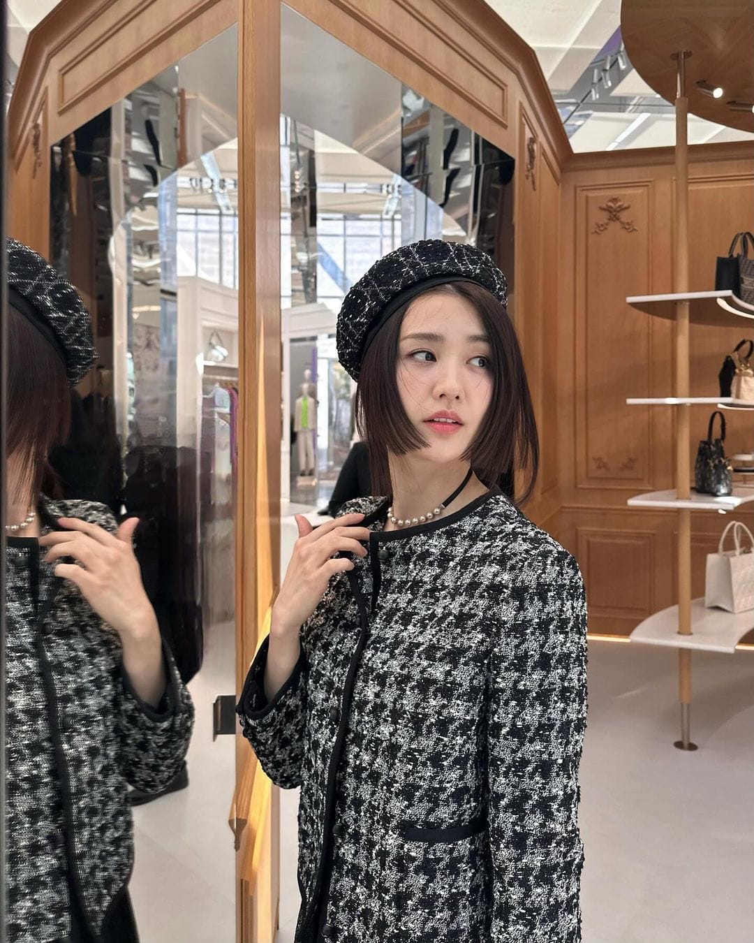 Park Ha Sun trên tạp chí Harper's Bazaar, thể hiện vẻ đẹp và thần thái quyến rũ