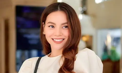 Hồ Ngọc Hà tạo dáng chuyên nghiệp trong một buổi chụp ảnh