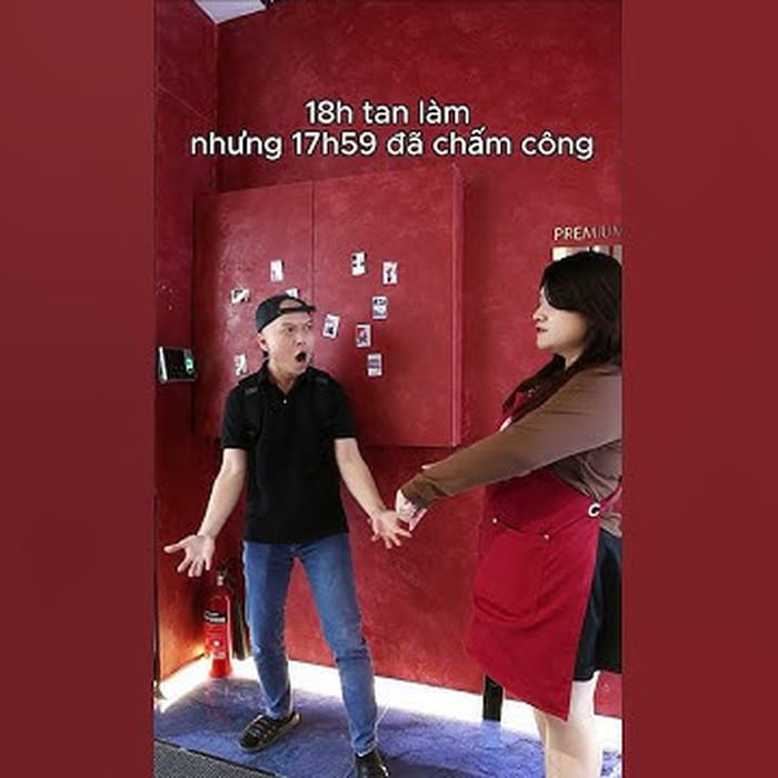 Diễn viên Quang Trung với biểu cảm ngơ ngác khi sử dụng câu nói viral Đã làm gì đâu? Đã chạm vào đâu? trên truyền hình.