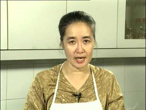 Nghệ nhân Nguyễn Dzoãn Cẩm Vân chia sẻ bí quyết món chay trên kênh YouTube