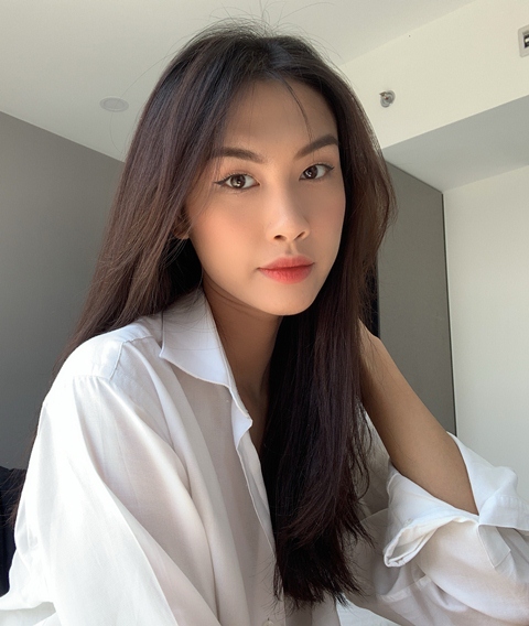 Nguyễn Oanh khoe vóc dáng chuẩn, tự tin trong trang phục dạ hội lộng lẫy