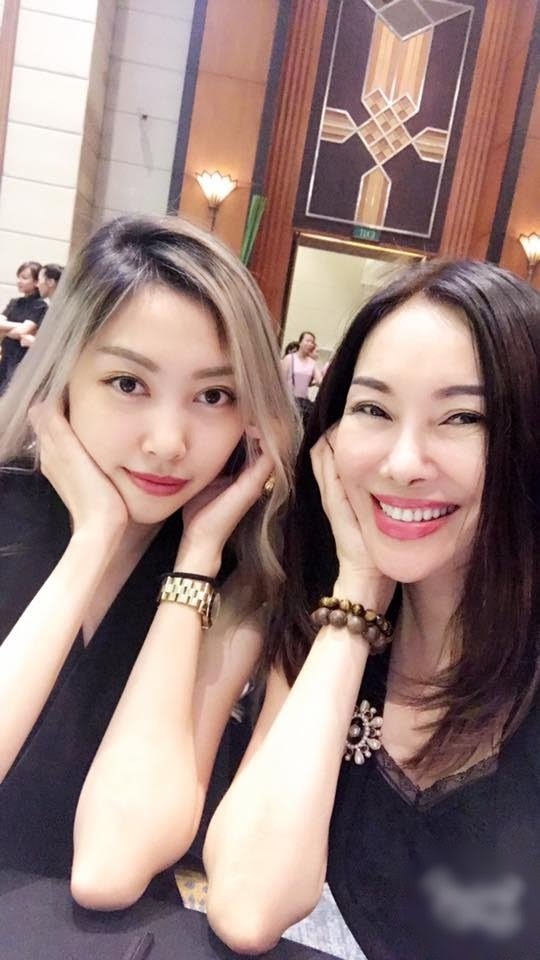 Phong cách thời trang tinh tế của Nguyễn Hằng vợ Thái Vũ Indie