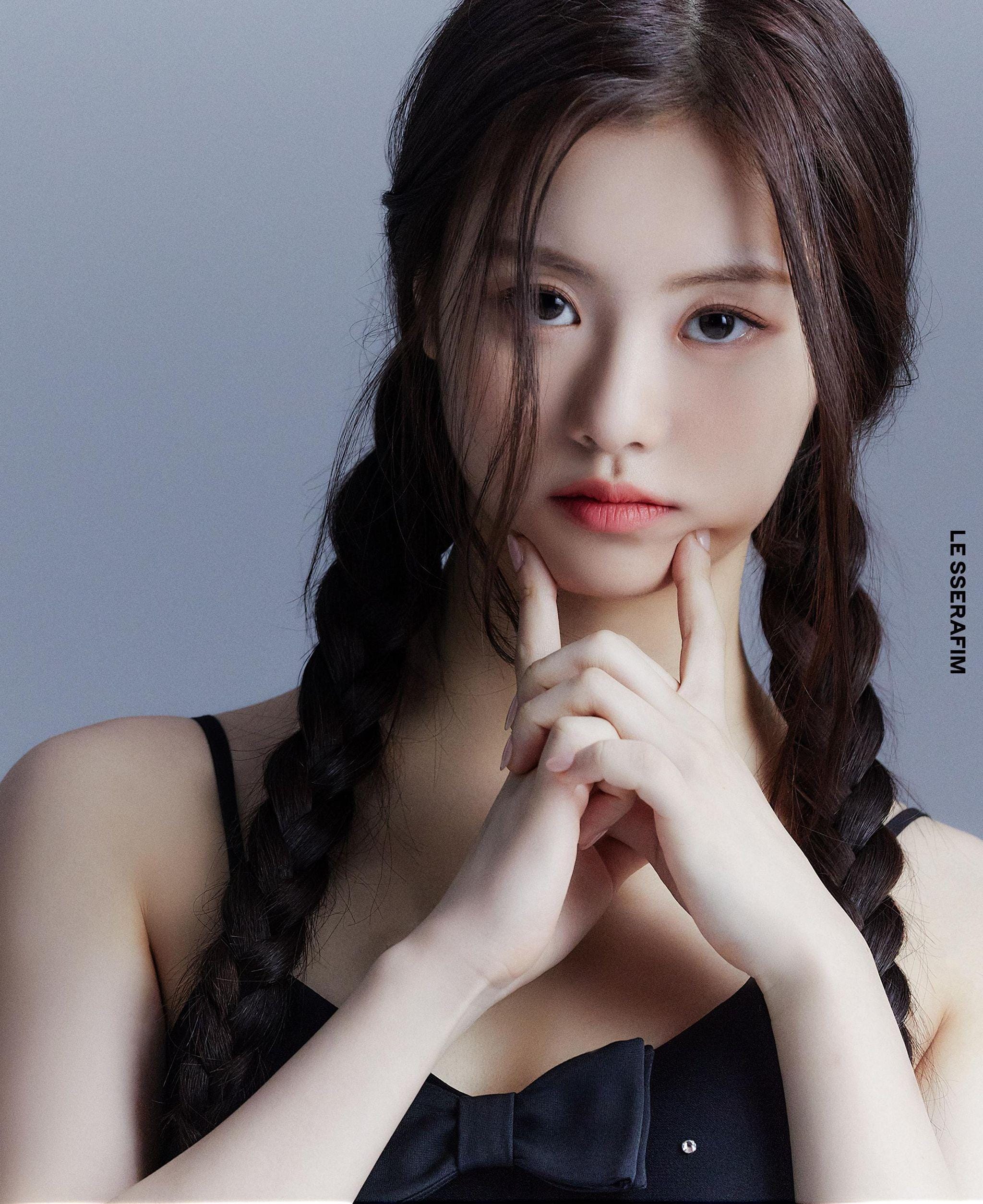 Hình ảnh profile debut của Kim Garam LE SSERAFIM với nhan sắc thuần khiết
