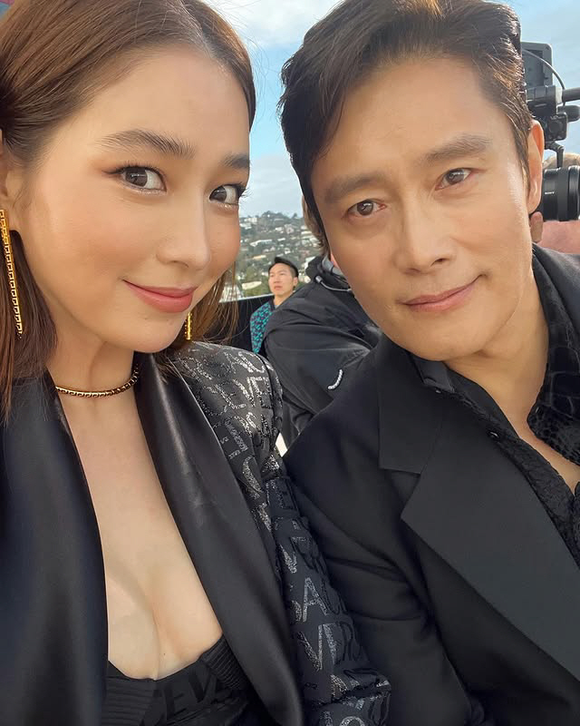 Lee Min Jung và Lee Byung Hun tại một sự kiện công khai