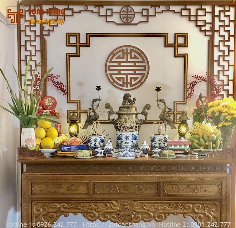 Lòng hiếu thảo thể hiện qua việc cúng bái gia tiên vào ngày mùng 1