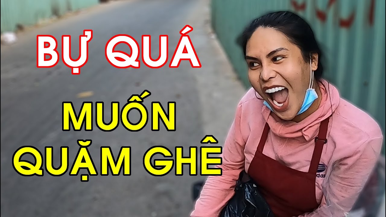 Không gian quán bánh tráng trộn Cát Thy sau khi comeback