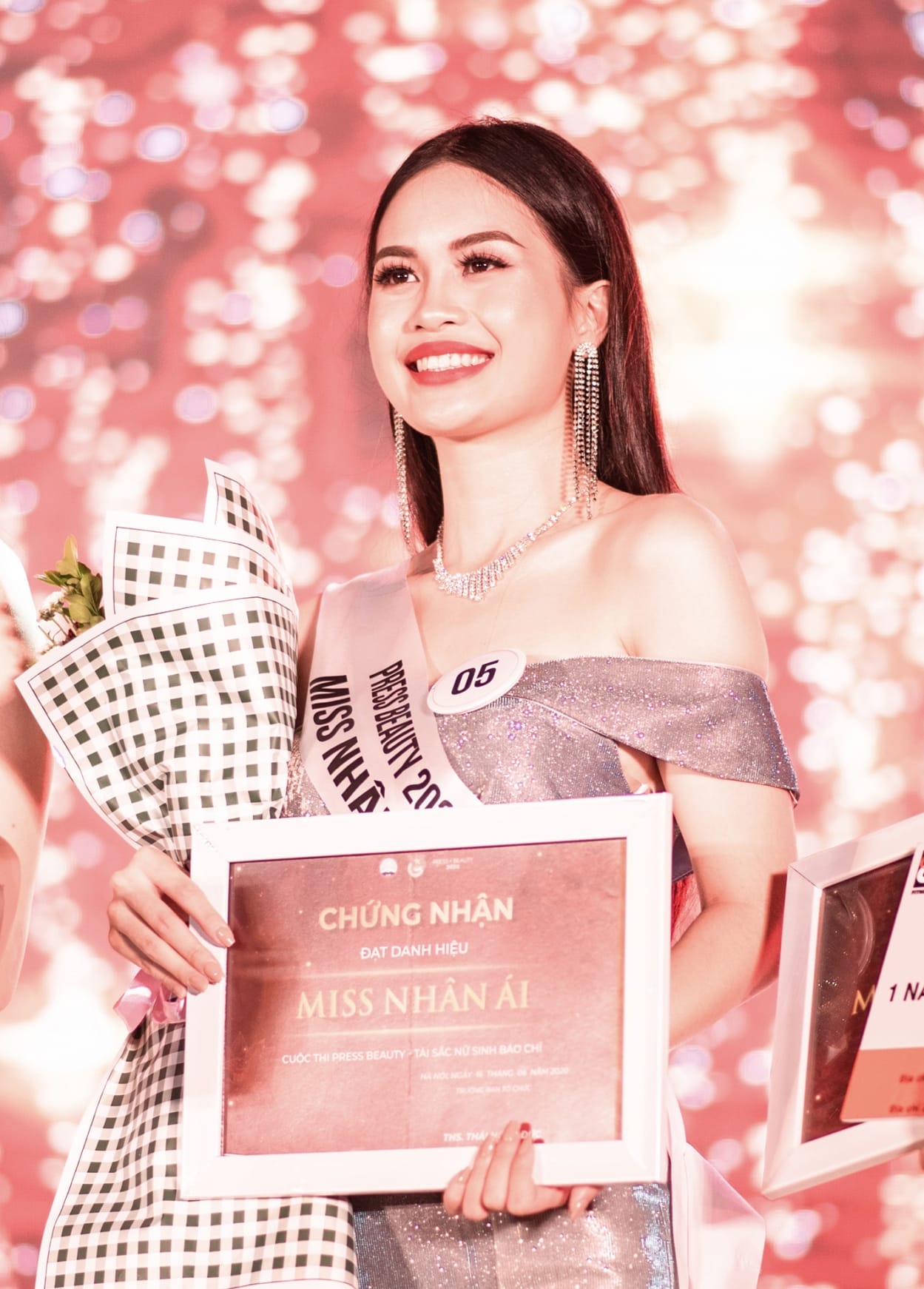 Nguyễn Mai Linh xinh đẹp với nụ cười rạng rỡ, hotgirl xứ Thanh