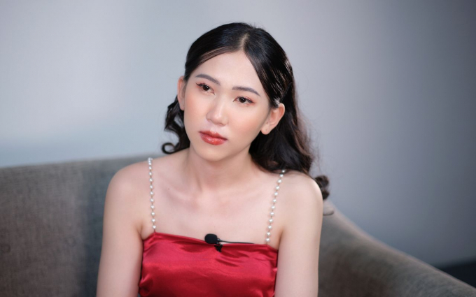 Kha Nữ trong một khoảnh khắc đời thường, phản ánh cuộc sống sau ánh đèn sân khấu