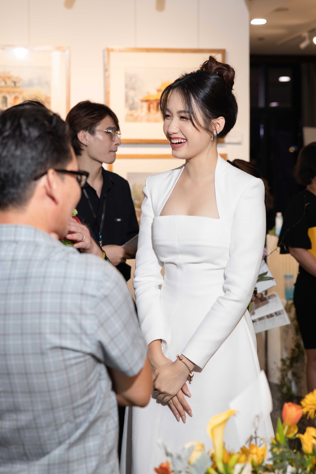 Phan Anh Thư với vẻ đẹp dịu dàng và thần thái thanh lịch