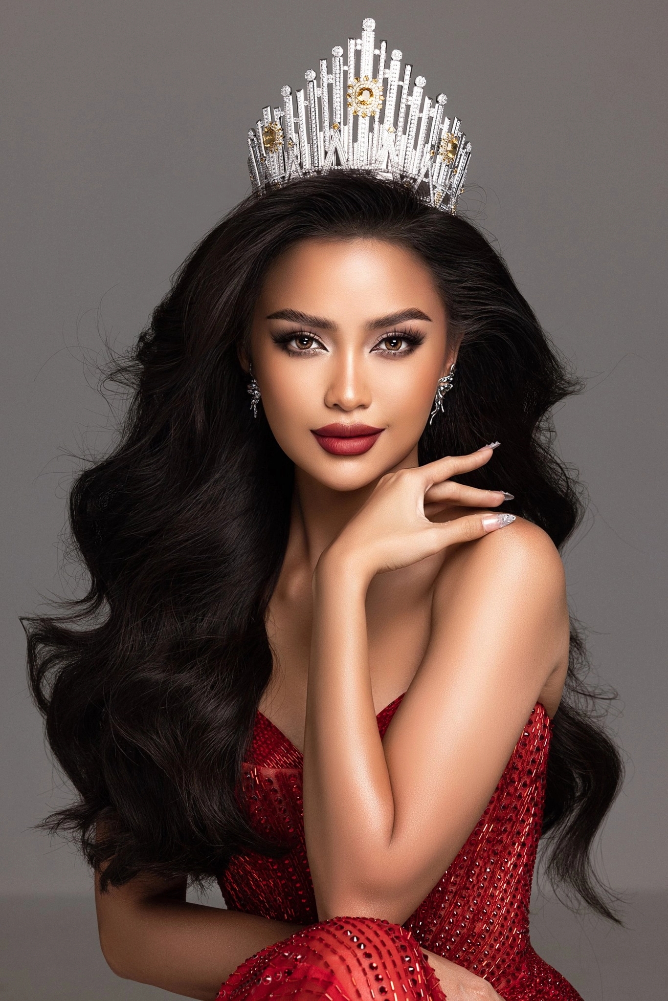 Hoa hậu Ngọc Châu rạng rỡ với vương miện Vietnam's Next Top Model