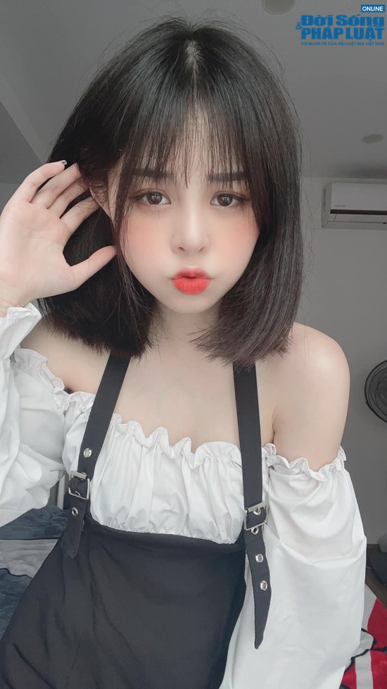 Hình ảnh Ngọc Éng tươi tắn, năng động, phản ánh sự phát triển vượt bậc của cô trên nền tảng mạng xã hội.