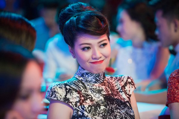 BTV Ngọc Trinh với phong cách thời trang sang trọng