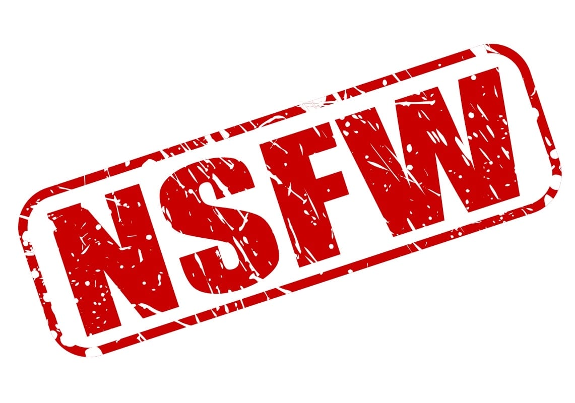 Biểu tượng NSFW hiển thị trên màn hình máy tính, cảnh báo người dùng về nội dung không phù hợp cho môi trường làm việc.