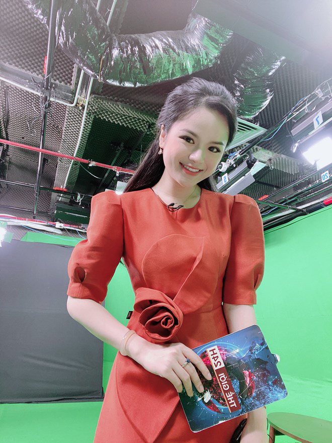Nhan sắc "hack tuổi" của Hà Đan khi diện trang phục thanh lịch