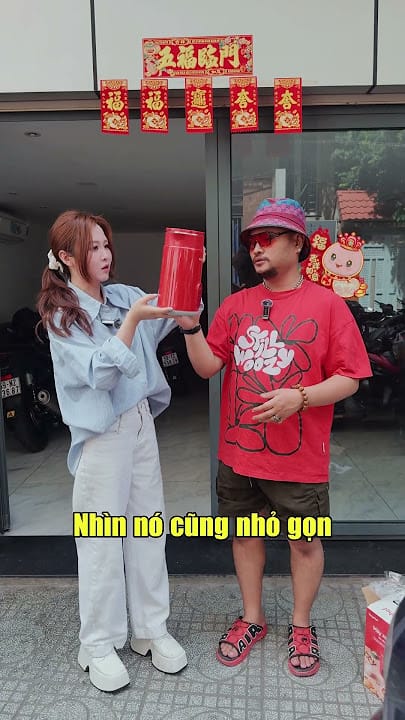 Vinh Râu và Lương Minh Trang trong một khoảnh khắc đời thường tình cảm
