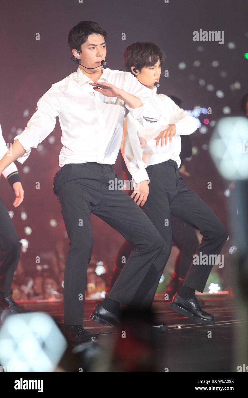 Oh Sehun trình diễn đầy năng lượng cùng EXO trên sân khấu