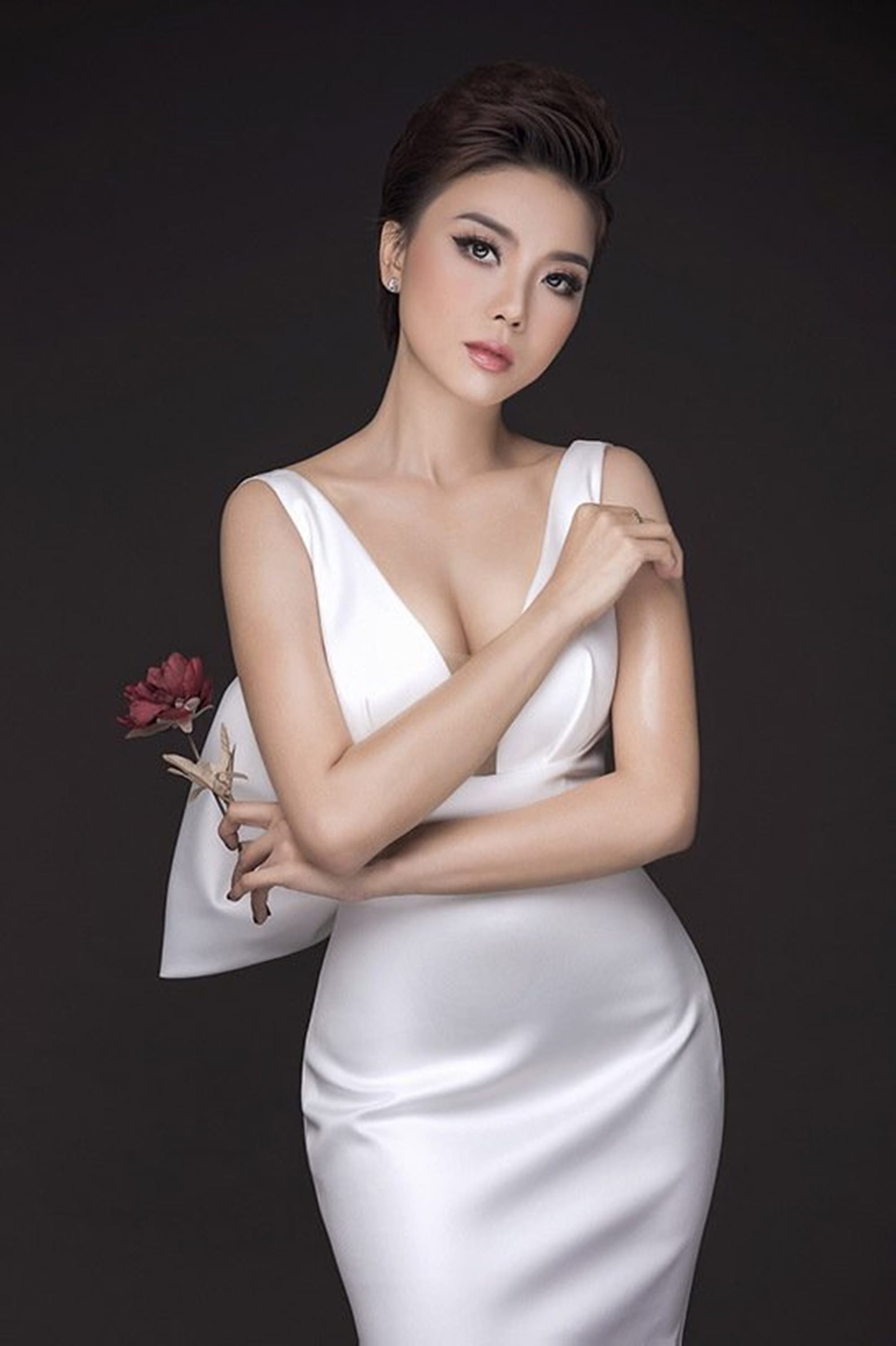 NSND Thái Bảo trong một buổi biểu diễn nghệ thuật