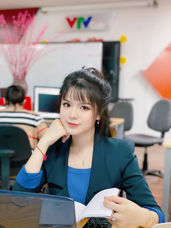 Phong cách năng động và trẻ trung của Hà Đan đời thường