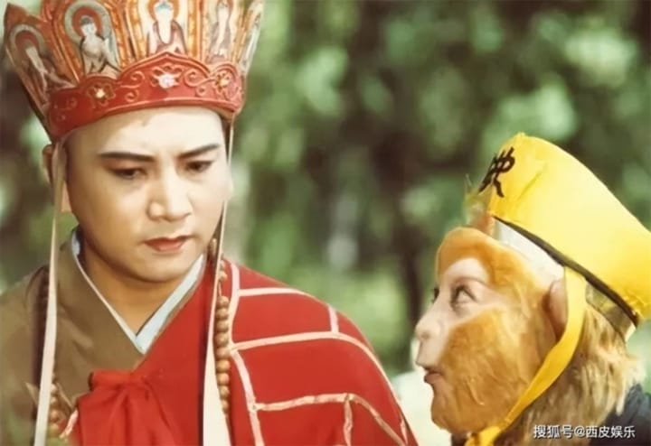 Diễn viên Trì Trọng Thụy, nổi tiếng với vai Đường Tăng, trong một khoảnh khắc đời thường, cho thấy vẻ ngoài phúc hậu và điềm đạm