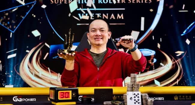 Đào Minh Phú tập trung thi đấu tại giải poker quốc tế, thể hiện kỹ năng và chiến thuật.