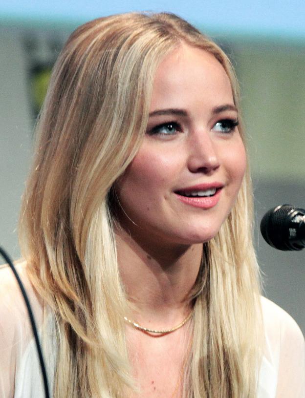 Jennifer Lawrence trên thảm đỏ, hình ảnh biểu tượng của nữ diễn viên điện ảnh