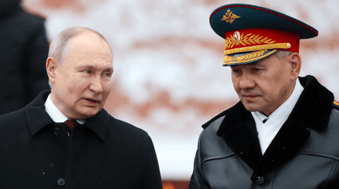 Tổng thống Putin và Bộ trưởng Sergei Shoigu thảo luận tại một cuộc họp