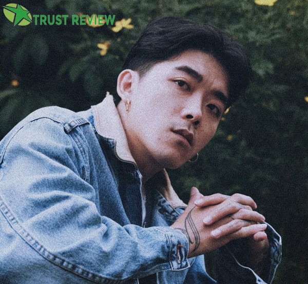 Rapper Khói trẻ trung, phong trần với chất nghệ sĩ qua ánh mắt