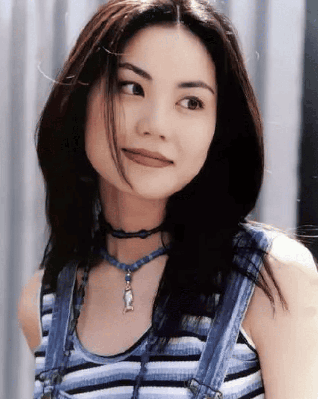 Vương Phi với nhan sắc và phong cách độc đáo của một thiên hậu